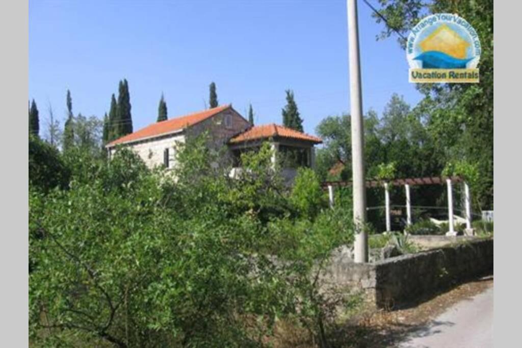 Sleep & Fly Cottage Cilipi Exterior photo