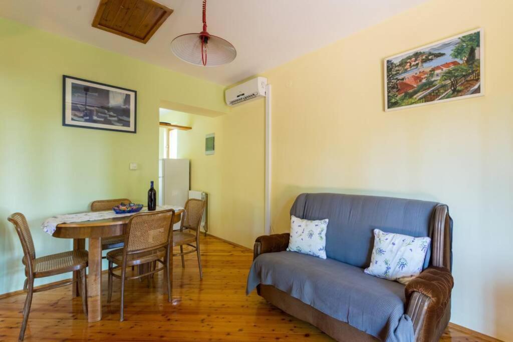 Sleep & Fly Cottage Cilipi Exterior photo